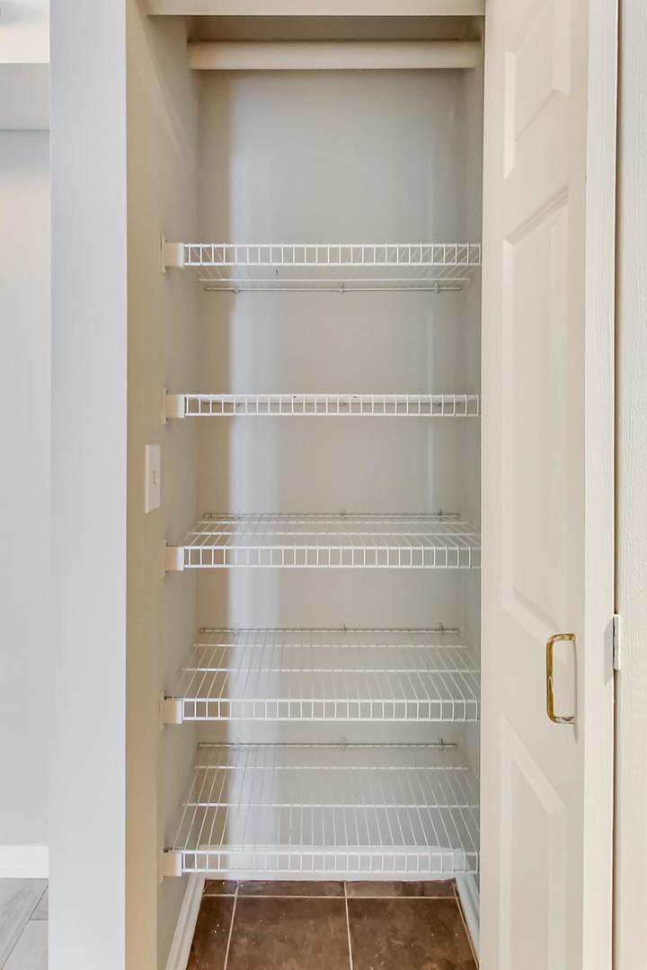 Building Photo - 345 N La Salle Dr