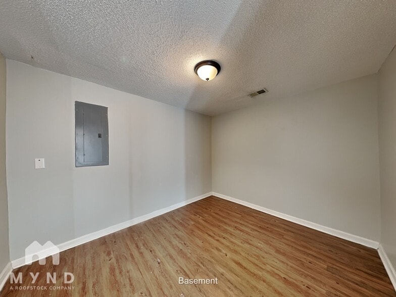 Building Photo - 375 Mountainview Dr