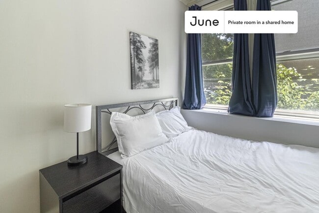 Building Photo - 129 Chiswick Rd