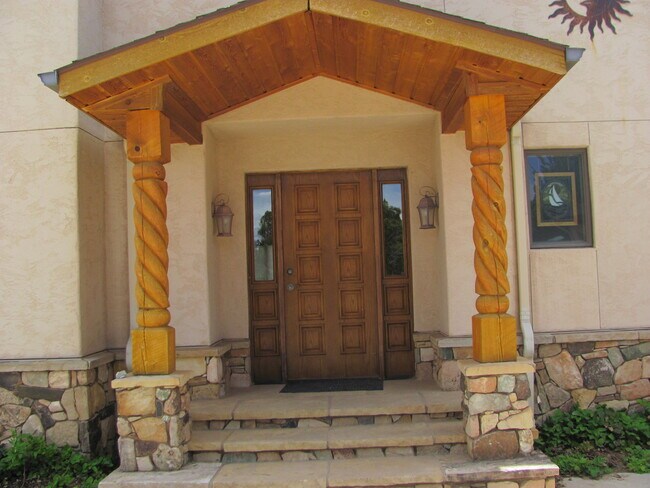 Building Photo - Charming Southwestern Stucco Home