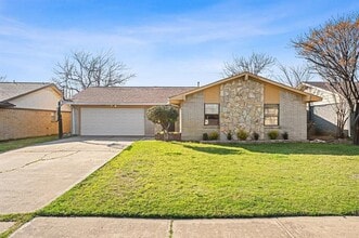 Building Photo - 2832 Laramie St