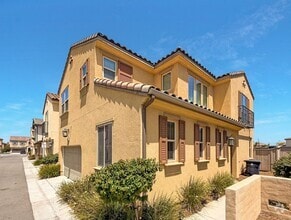 Building Photo - Spacious 4BR/3BA Home in Ocean View Hills