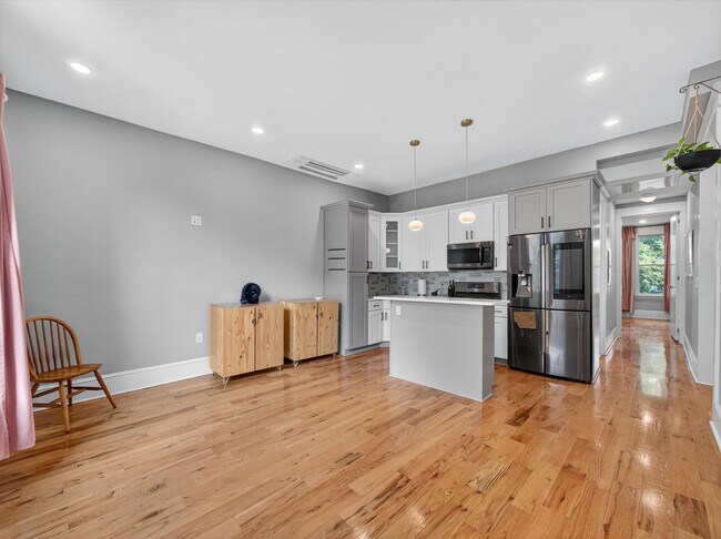 Building Photo - 70 Sherman Pl