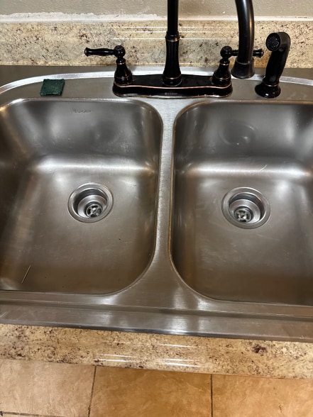 Building Photo - 521 Lee Dr