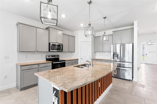 Building Photo - 33034 Sand Creek Dr