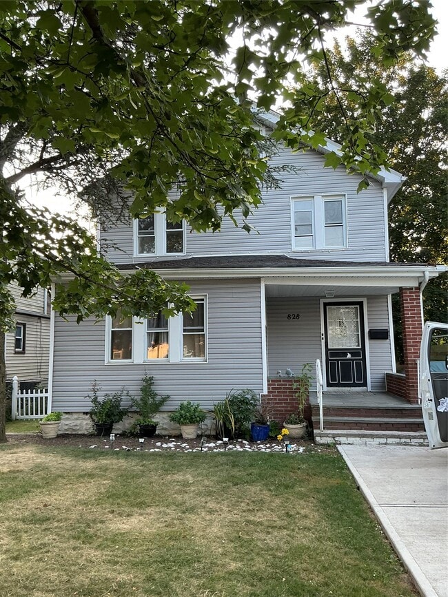 Building Photo - 828 Harrison St