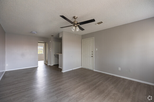 2BR, 2BA - 851SF - Living - Cheshire Gardens