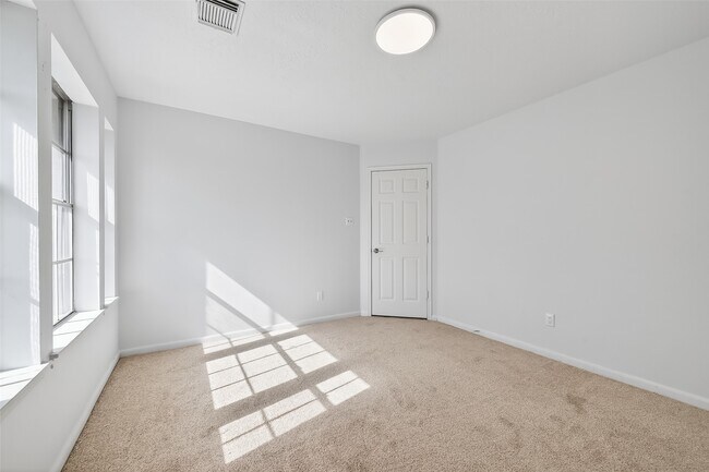 Building Photo - 7115 Renfro Dr