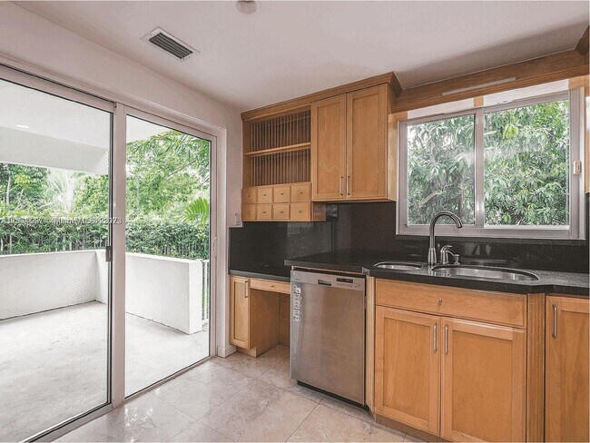 Building Photo - 4000 Alhambra Cir
