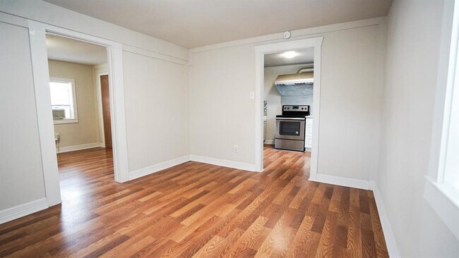 Building Photo - 1126 Ryon St
