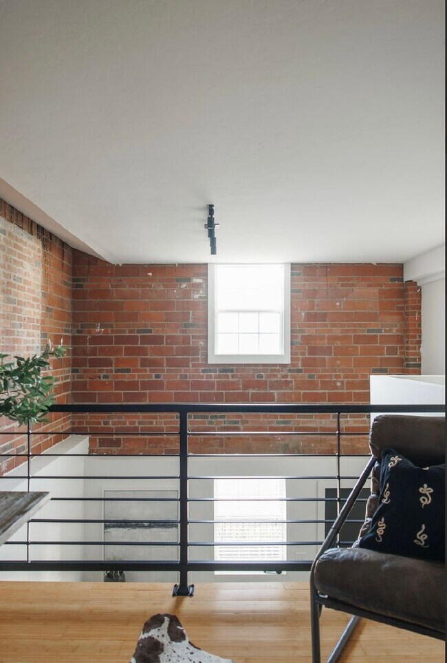 Building Photo - One bedroom loft in Midtown OKC!