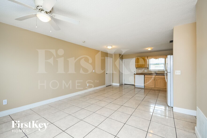 Building Photo - 714 Camel Ct