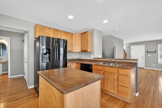 Building Photo - Amazing 3 bedroom home