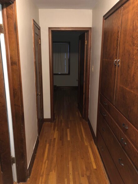 Building Photo - 1304 N Perry Ave
