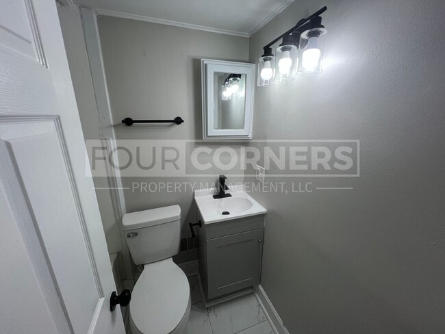 Building Photo - Beautiful 3 Bedroom 2.5 Bath Home