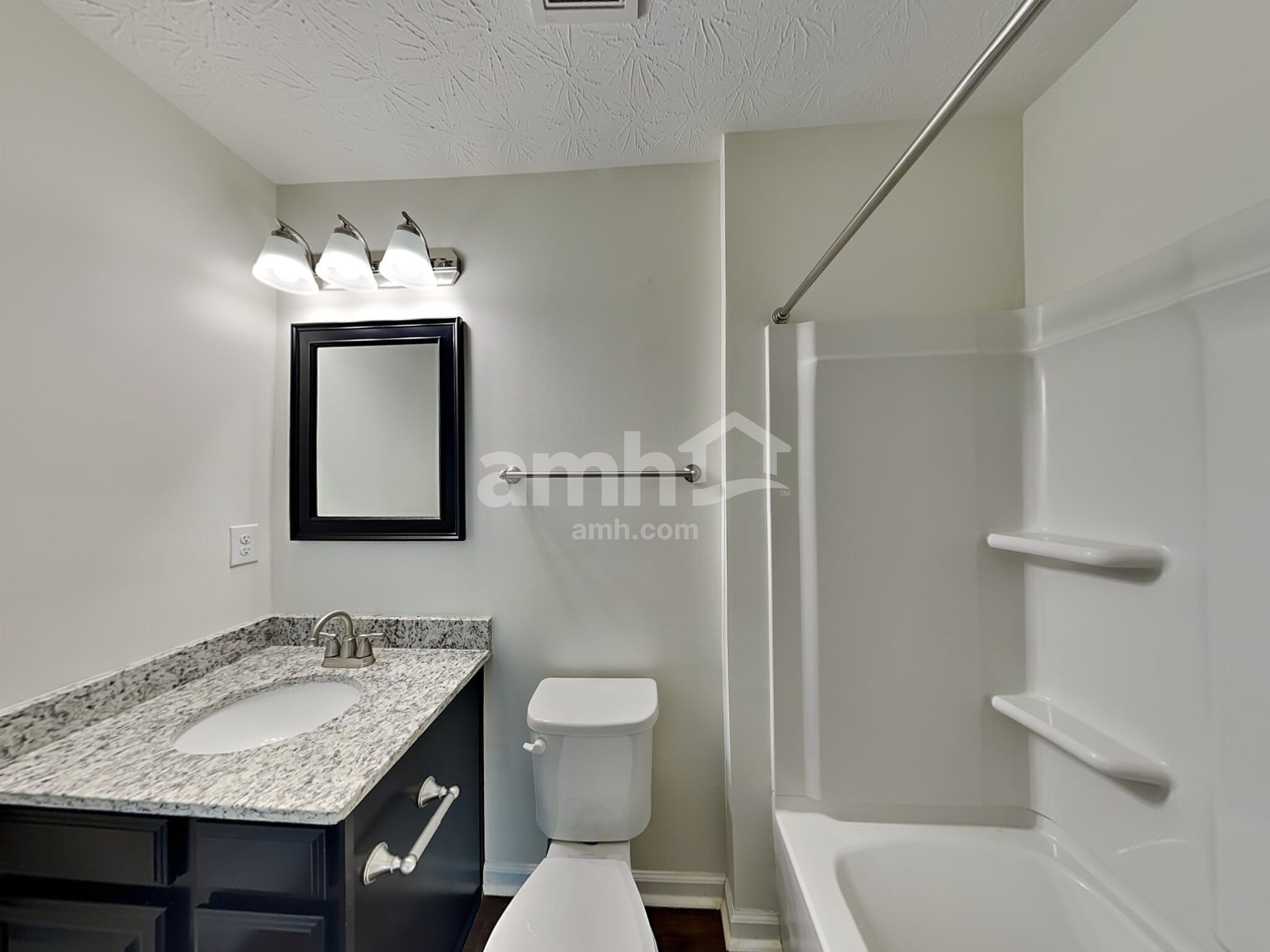 Building Photo - 99 Wooded Ridge Dr