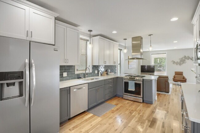 Building Photo - Charming Home in the Baker Neighborhood!