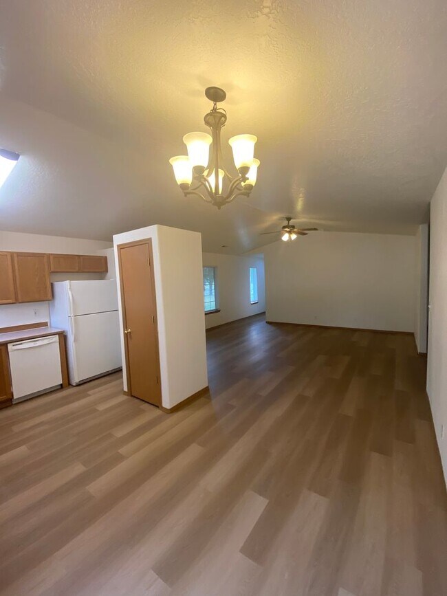 Building Photo - SINGLE FAMILY HOUSE IN HAYDEN (P#285)