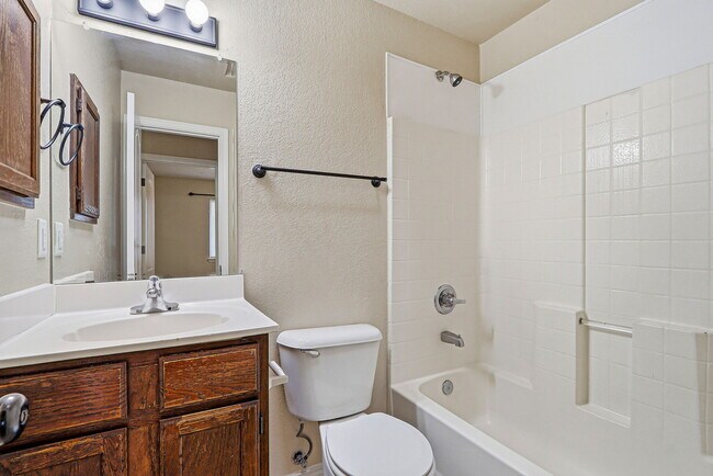 Building Photo - 732 Desert Sage Dr
