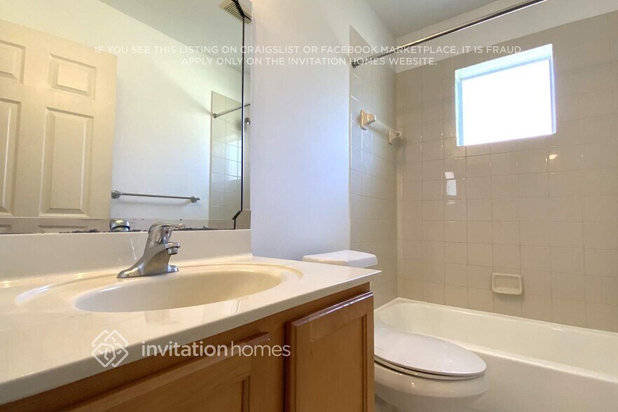 Building Photo - 2819 S Evergreen Cir