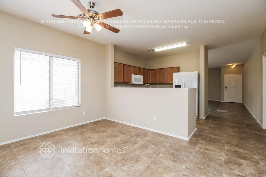Building Photo - 774 E Drifter Pl