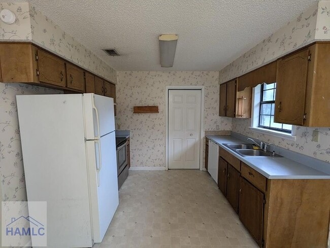 Building Photo - 64 Kelly Ln