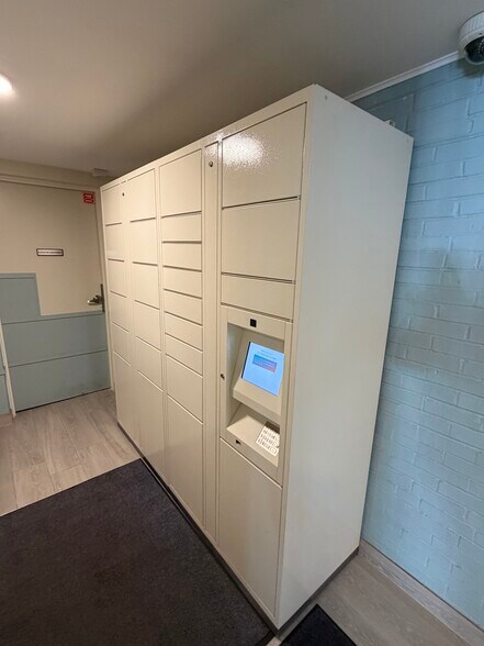 Building Photo - 515 W Wrightwood Ave