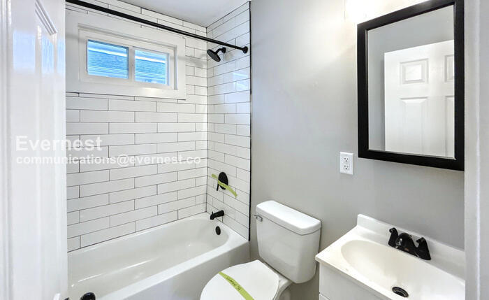 Building Photo - 1728 17th Ave N