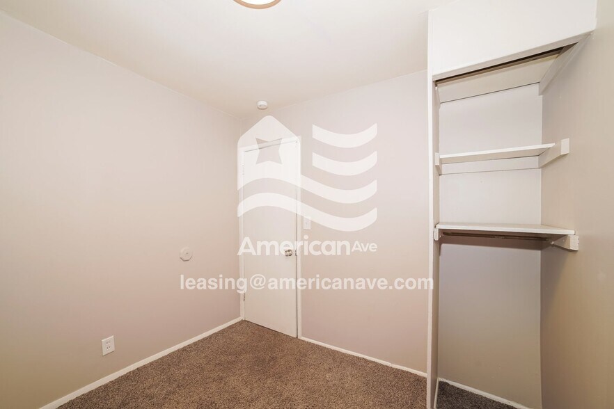 Building Photo - 2647 W Nebraska Ave