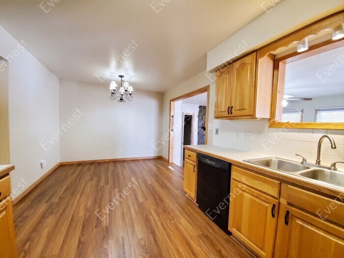 Building Photo - 1116 Juniper Ct
