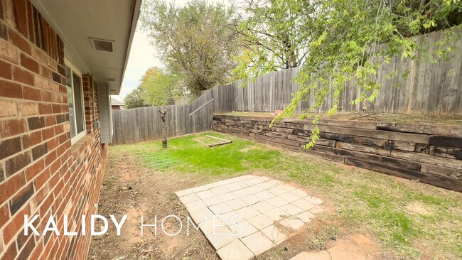 Building Photo - 9317 Apple Dr