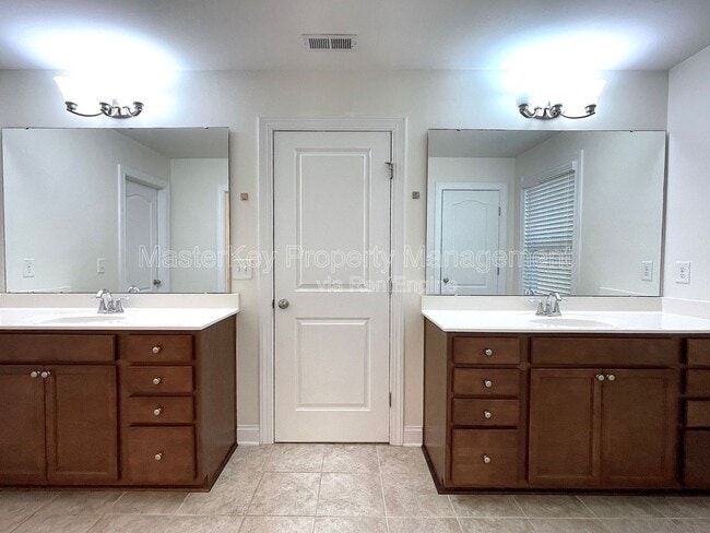 Building Photo - 152 Alamosa Pl