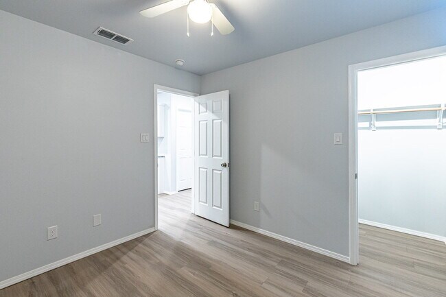 Building Photo - Half off First Full Month's Rent /Zero Deposit /Convenient to All Institutions of Higher Learning...