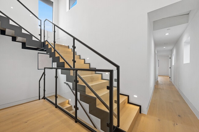 Building Photo - 121-121 139 39th St