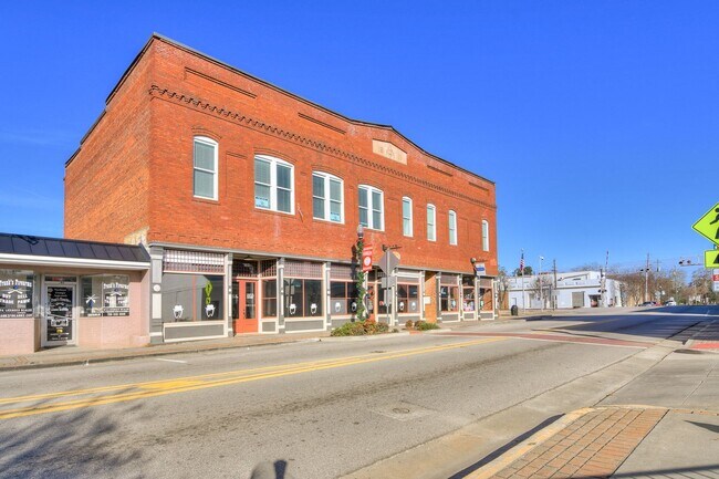 Building Photo - 164 N Louisville St