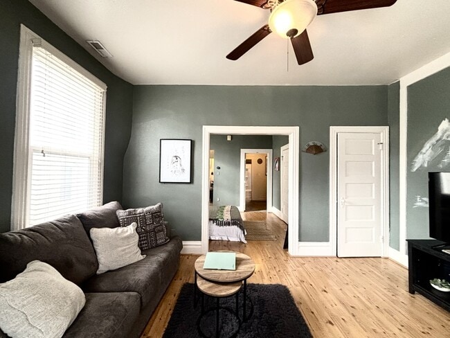 Building Photo - 612 Park St.