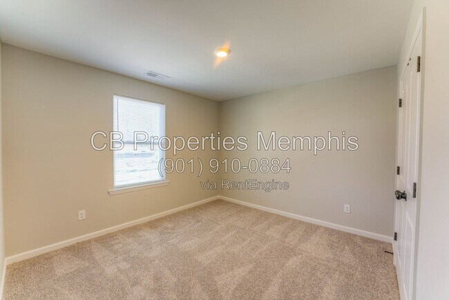 Building Photo - 652 Ayers St