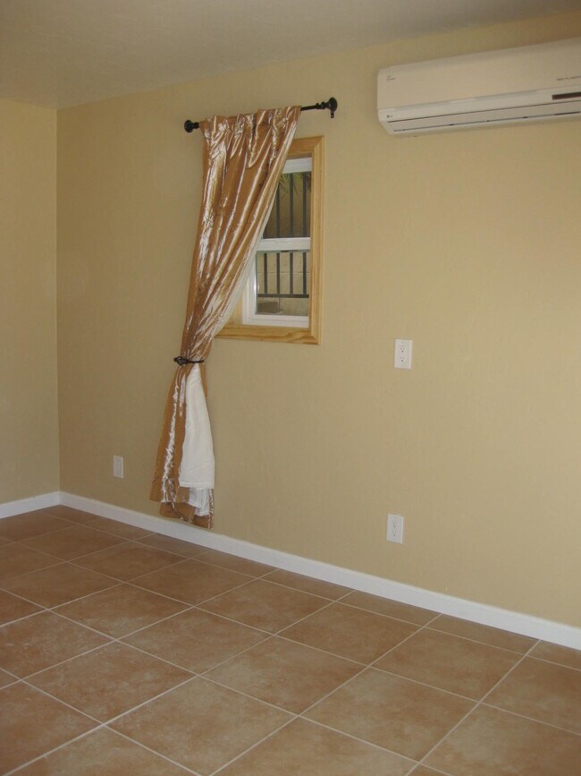 Building Photo - 2805 Fallbrook Ln