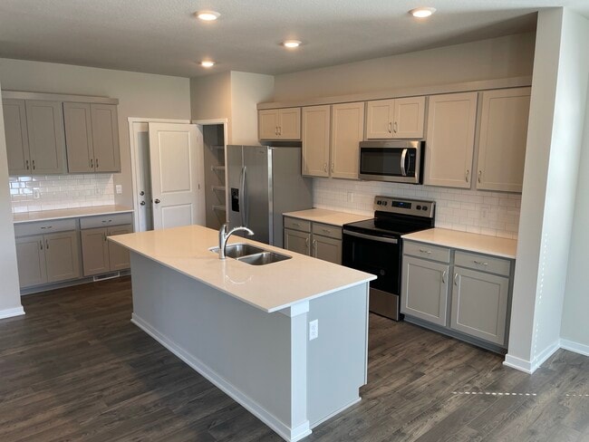 Building Photo - 2302 SW Plaza Pkwy