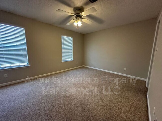 Building Photo - 2448 Riverlook Dr