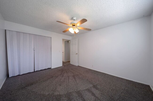 Building Photo - Charming Condo in Meadowbrook Village w 1 ...