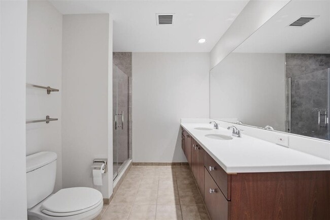 Building Photo - 1208 E Kennedy Blvd