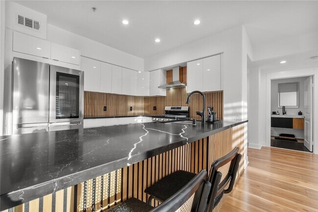 Building Photo - 24505 Town Center Dr