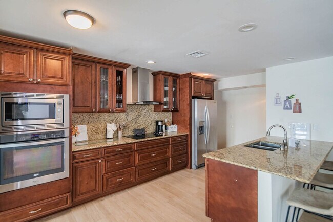 Building Photo - 6411 E Thunderbird Rd