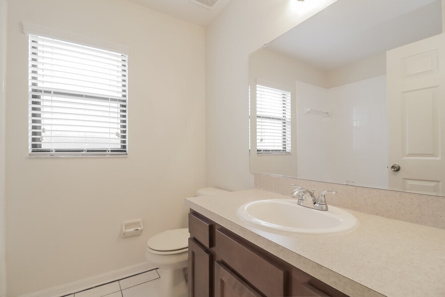 Building Photo - 911 Brightview Dr