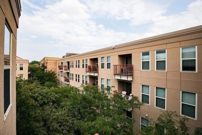 Building Photo - 680 N 2nd St