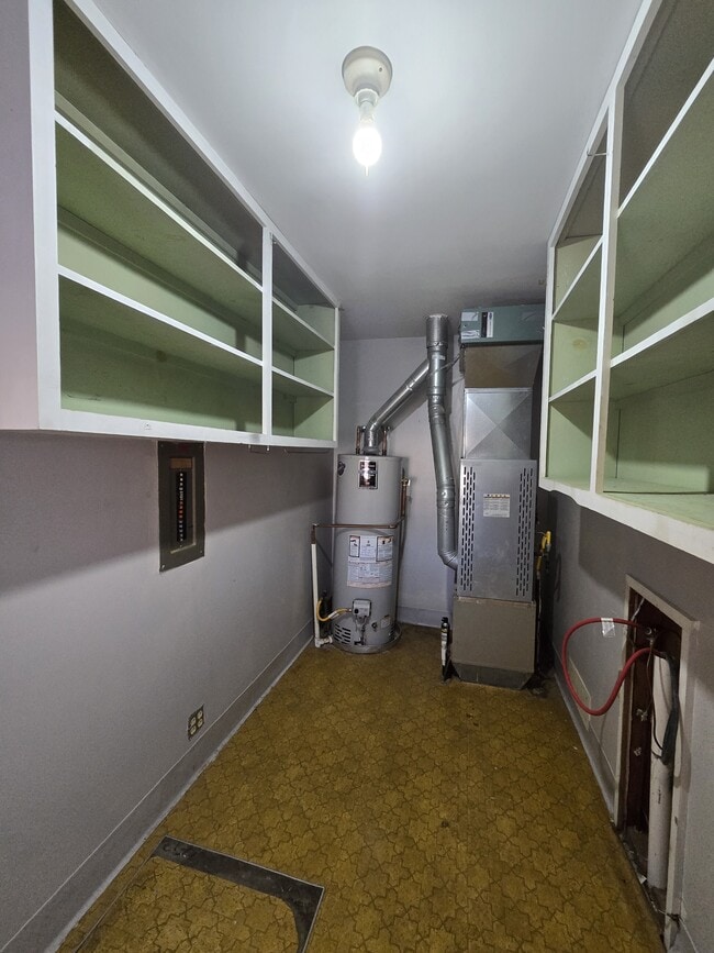 Building Photo - 3003 E Funston St