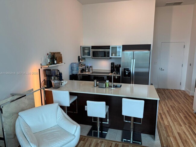 Building Photo - 1900 N Bayshore Dr