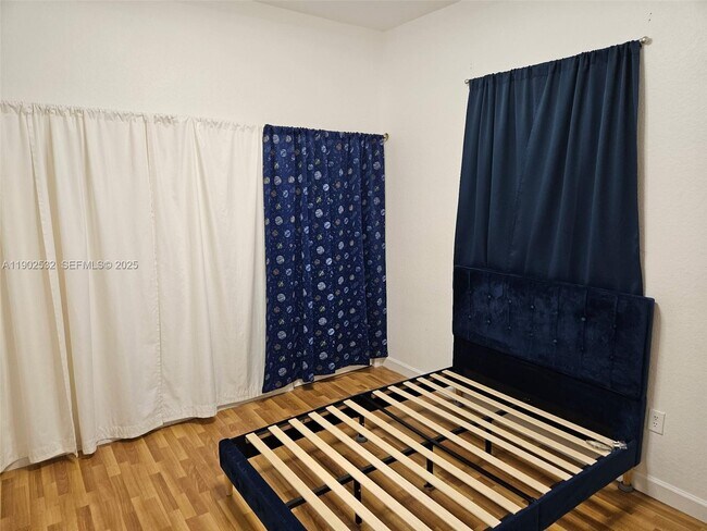 Building Photo - 1522 SE 16th Ave