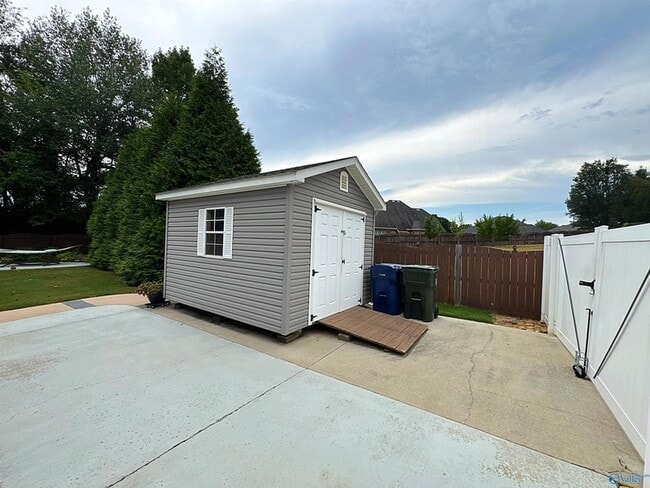 Building Photo - 318 Freedom Ct